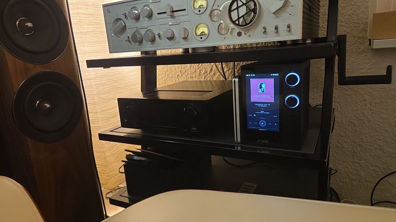 Redbook on FiiO R7 in a vintage hi-fi setup with floor-standing speakers